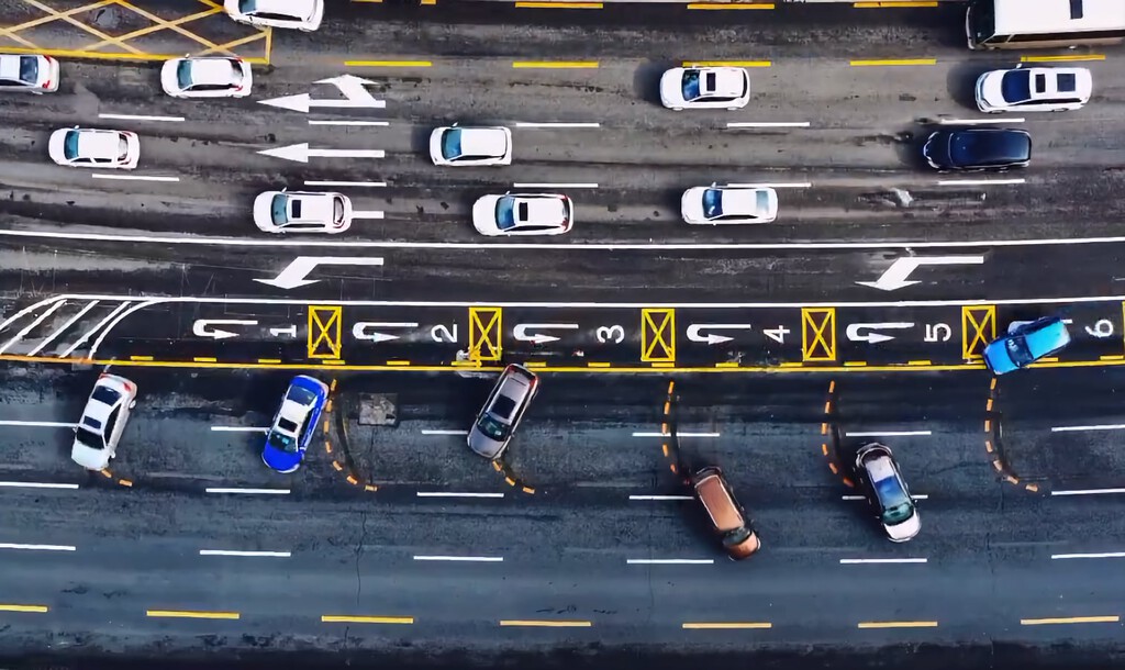 Una ciudad china ha tenido una idea para simplificar los cambios de sentido: dar un volantazo de 180º en mitad de la autovía